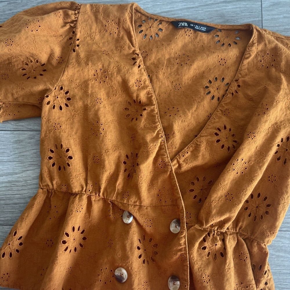 Zara Eyelet Puff Sleeve Wrap Blouse Cinnamon‎ Rust Size Small